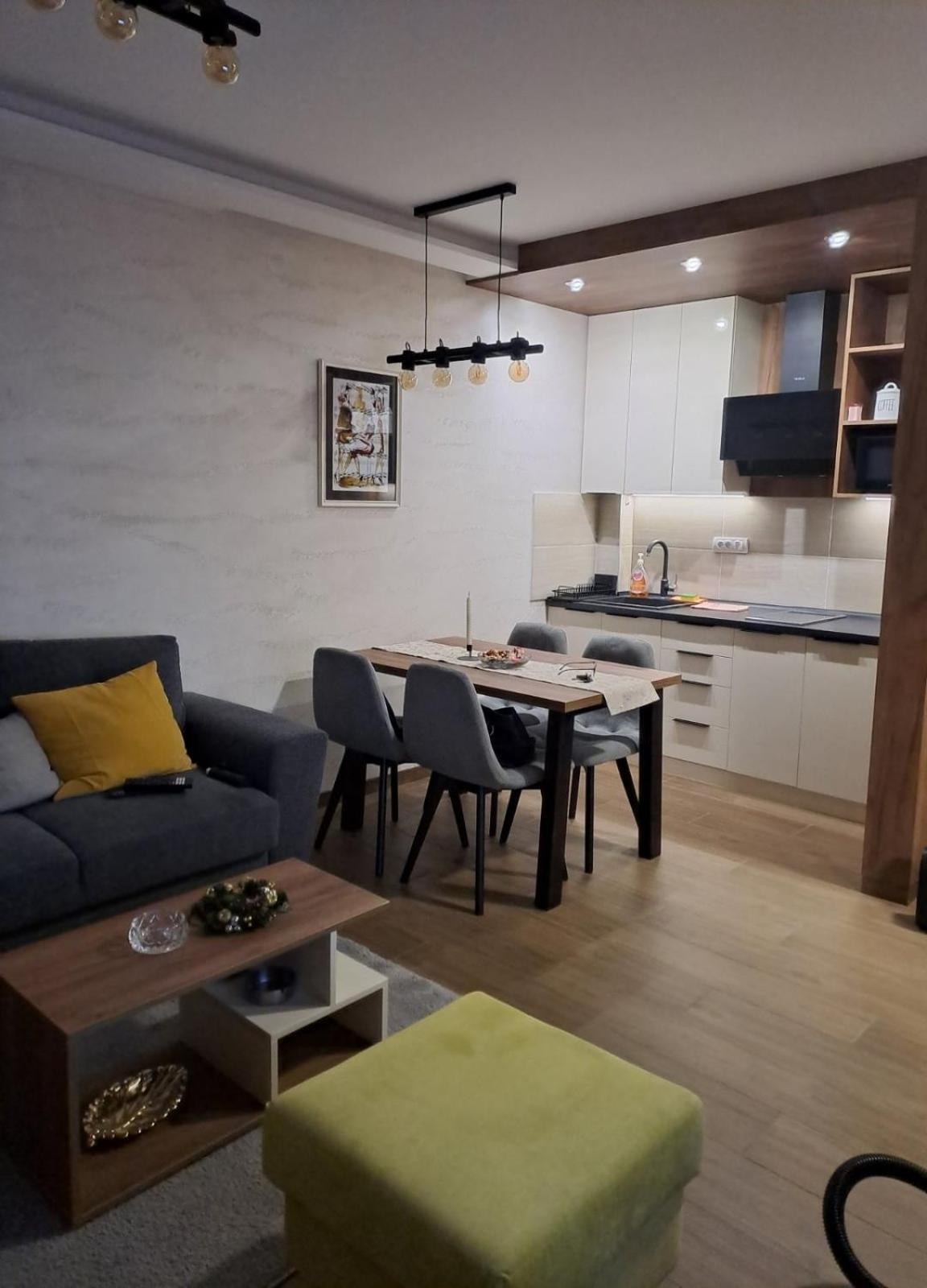 Lux Crni Vrh * Divcibare
